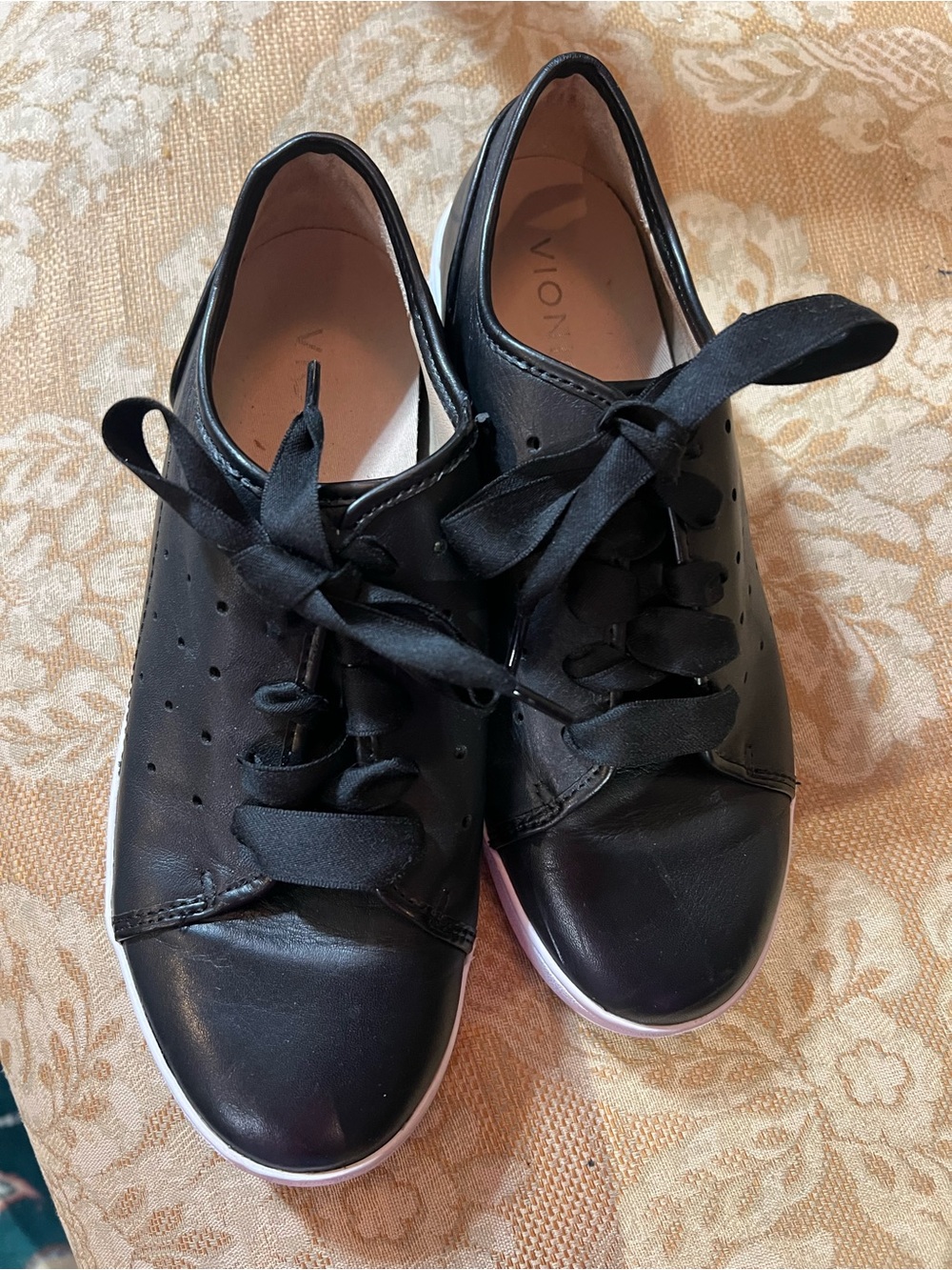 Vionic Black Leather Lace-Up Sneakers with White Soles sz 6